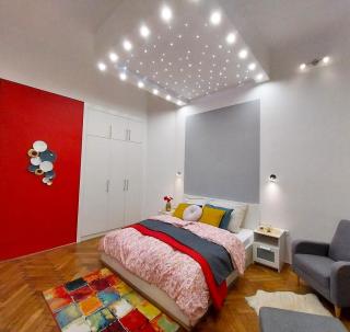 King Bed and Magical Lights in the City Center - Budapest - 1