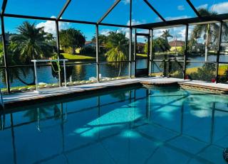 Hidden Secret Waterfront Retreat - Cape Coral - 4