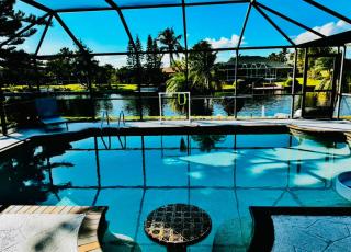 Hidden Secret Waterfront Retreat - Cape Coral - 3
