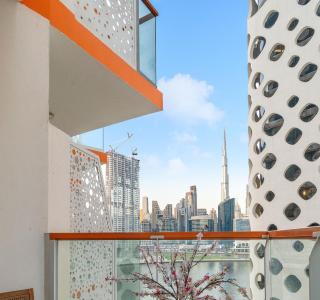 Stunning Waterfront Burj Views with Pool & Gym, Sleeps 6 - 0