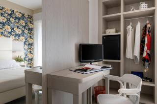 Hotel Corona - Riccione - 4