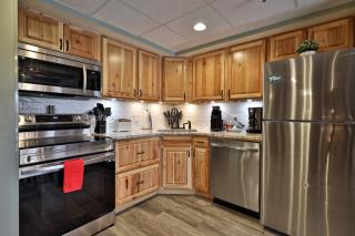 The Mountain Green Nook with Views, Shuttle Bus, Pools, Hot Tub, Gym, Ski Shop, Restaurant - 2