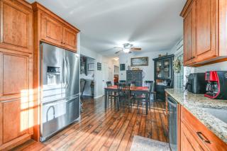 Large Family Home 5 Mi to Dtwn Hagerstown! - 5