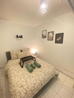 Appartement 2 pièces avec Projecteur à 100m du métro - Saint-Ouen - 3