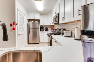 8 Mi to NYC Centrally Located Jersey City Apt! - Jersey City - 2