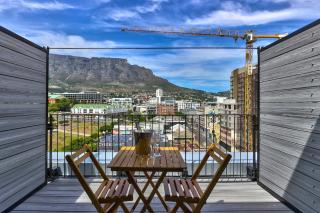 Loft Style Apartment in of the heart of East City. Views&Balcony - Cidade Do Cabo - 8