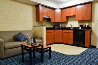 Fairfield Inn Hartford Airport - 1