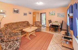 Cozy Apartment In Waren Müritz - Waren - 8