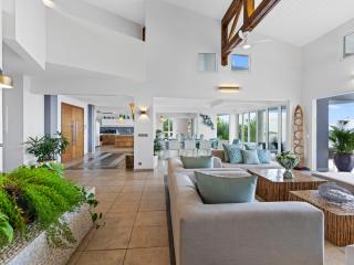 Ocean 5 Happy Bay 6 Bedroom Villa, Stunning Ocean Views, 2 beaches, close to Grand-Case dining - 1