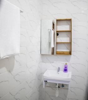 Spacious 2 bedroom home with equipped kitchen - Dar es Salaam - 7