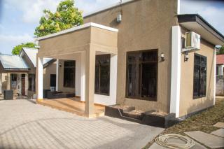 Spacious 2 bedroom home with equipped kitchen - Dar es Salaam - 4