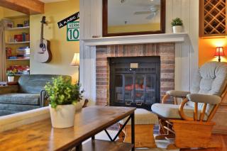 Behnke Family Retreat, Mountain View 1BR-1BA Condo at Mountain Green Resort, Ski Shuttle - Killington - 4