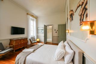 DE L'ART À LA MANIÈRE - Chambre d'Hôtes de Charme - 2 Suites Haut de Gamme - Idéal Couple & Famille - Piscine - Terrasse - Calme - 15min Saint-Émilion - EXPÉRIENCE Restauration d'Oeuvre d'Art - 9