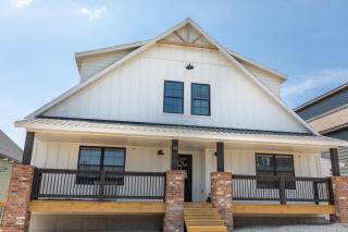 Pristine 10 Bedroom Cabin Nestled On Table Rock Lake! - 0