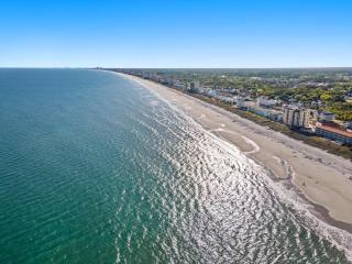 Sunny Studio Near Beach King Bed Walk to Beach - Myrtle Beach - 3
