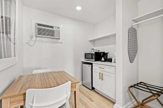 Studio 1 King Bed Sleeps 2 Pet-Friendly - Myrtle Beach - 5