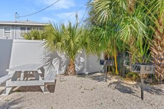 3BR 1BTH Near Beach & Main St Pet friendly 1King - Myrtle Beach - 3