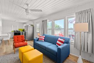 2BR1BA Sleeps 6 Pet-Friendly Walk to Ocean - 0