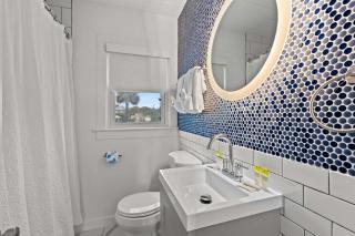 2BR1BA Sleeps 6 Pet-Friendly Walk to Ocean - 6