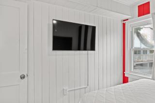 2BR1BA Sleeps 6 Pet-Friendly Walk to Ocean - 3