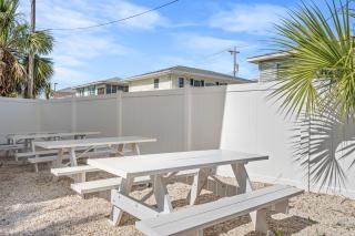 Bright Beachside Studio Walk to Main St - Myrtle Beach - 5