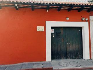 Alana Hotel By ISH - Antigua Guatemala - 1