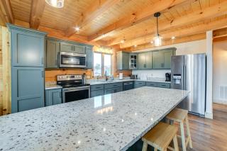 Large Deck and Shared Dock Cabin on Kentucky Lake! - Gilbertsville - 4
