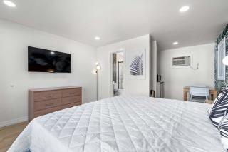 Studio 1 King Bed Sleeps 2 Pet-Friendly - Myrtle Beach - 7