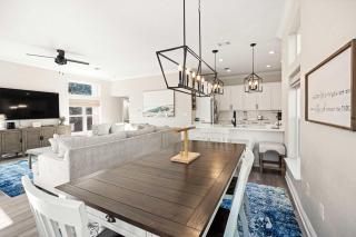 Gulf Coast Retreat with Pool 1 Mile to Beach - 2