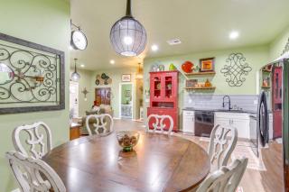 4 Mi to Lazy E Arena Horse Lovers Haven with Grill - Guthrie - 9
