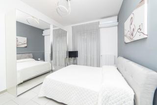 Luxury Seaview Apartment with Parking in Salerno City Center - Maison Dorotea - Salerno - 8