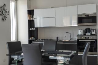 Luxury Seaview Apartment with Lift & Parking in Salerno City Center - Maison Dorotea - 4