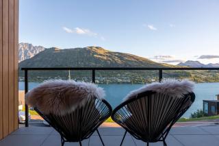 Fantastic 4 BDR home, AC, WIFI, Coffee Machine - Queenstown - 3