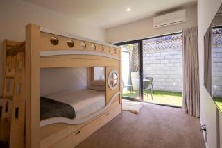 Fantastic 4 BDR home, AC, WIFI, Coffee Machine - Queenstown - 2