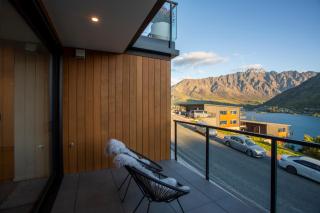 Fantastic 4 BDR home, AC, WIFI, Coffee Machine - Queenstown - 1