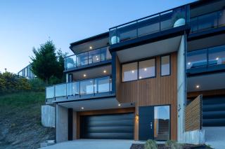 Fantastic 4 BDR home, AC, WIFI, Coffee Machine - Queenstown - 6