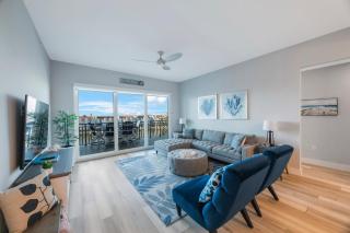 3b 2.5b Luxury at The Harbor Condos - 2