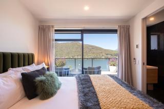Fantastic 4 BDR home, AC, WIFI, Coffee Machine - Queenstown - 8