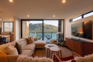 Fantastic 4 BDR home, AC, WIFI, Coffee Machine - Queenstown - 9