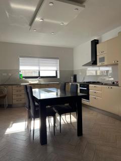 Free WiFi - 2 min walk to sea - Modern 2 BR Corner Ground Floor Apartment with large terrace balcony - Superb Location - Qawra - 3