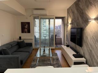 Luna Ultra Modern Luxury Apartment - 8