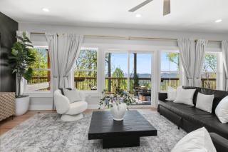 New, Luxury, Breathtaking Mountain Views, Hot Tub, Fire Pit, Pool Table - Hendersonville - 1