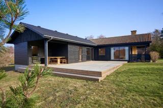 Beautiful Summer House Near The Water - Rønne - 0