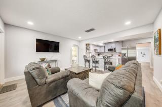 1 Mi to Beach Sunny Lantana Cottage with Pool! - Lantana - 6