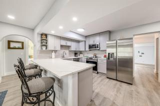 1 Mi to Beach Sunny Lantana Cottage with Pool! - 4