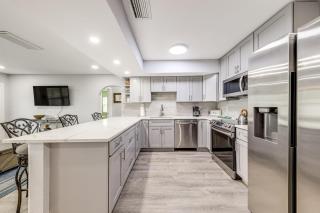 1 Mi to Beach Sunny Lantana Cottage with Pool! - 3