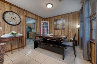 Mins to Ft Moore - The Columbus Cottage Guesthouse - 4