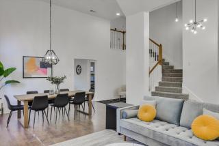 Luxury Holiday Home 5BR Hot Tub, Pool & Beautiful Backyard - 2