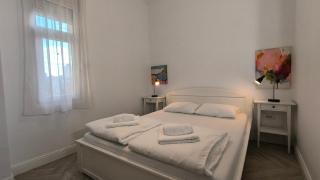 Center 1 Queen bed Sofa Additional living area - Belgrado - 7