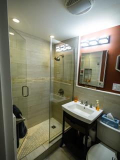 Perfect DTWN 2 Bed Condo w Cali King Bed and Gym - Atlanta - 4